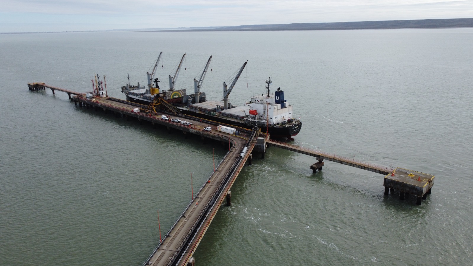 Protección y acompañamiento durante la carga del buque en terminal